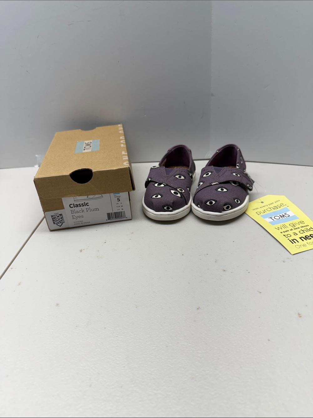 TOMS Kids Slip-On Sneakers in Plum with Eye Print. NEW
